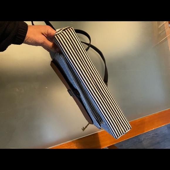 Like New! Fossil bag - Picture 10 of 15